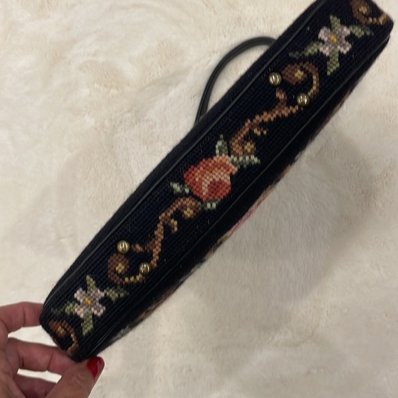 Large Vintage Embroidered Hand Bag With Kisslock - Picture 3 of 9